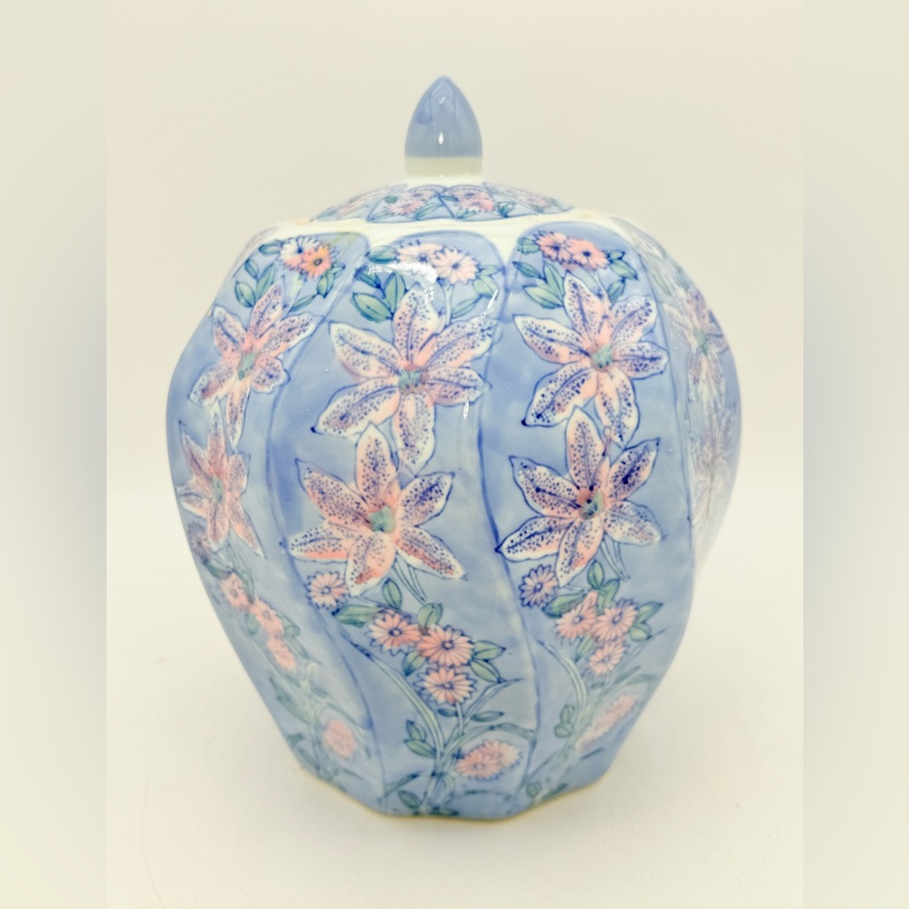 Vintage Chinoiserie waved vase with lid & blue tones colours pink flowers design